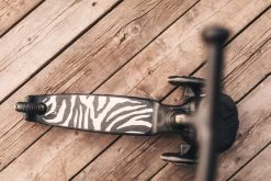 Scoot And Ride Zebra Highwaykick 2 Step SR-96523 -Jollein Winkel Scoot and Ride Zebra Highwaykick 2 Step SR 96523 .sfeer 2