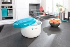 Badabulle Blauw Magnetron Stoom Sterilisator B003204 -Jollein Winkel b003204 sterilisateur micro ondes bleu gris lifestyle 07