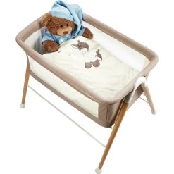 Babygo Goodnight Beige Wieg 4362 -Jollein Winkel babygo goodnight beige wieg aan bed 4362 3