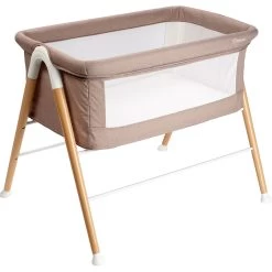 Babygo Goodnight Beige Wieg 4362 -Jollein Winkel babygo goodnight beige wieg aan bed 4362 5