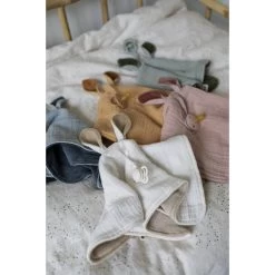 Bibs Kangaroo Blush Knuffeldoekje 9405244 -Jollein Winkel bibs kangaroo ivory knuffeldoekje 9405216 2