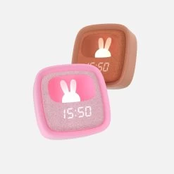 MOB Billy Chocolate Klok En Nachtlampje BILLY-CHOC-01 -Jollein Winkel mob billy chocolate klok en nachtlampje billy sfeer 1