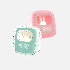 MOB Billy Terrazzo Grenadine Klok En Nachtlampje BILLY-GRENA-01 -Jollein Winkel mob billy terrazzo klok en nachtlampje sfeer 1