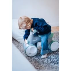 Momi Tobis Pink Ride-On Bubbles Loopfiets ROBI00042 -Jollein Winkel momi tobis loopfiets sfeer3