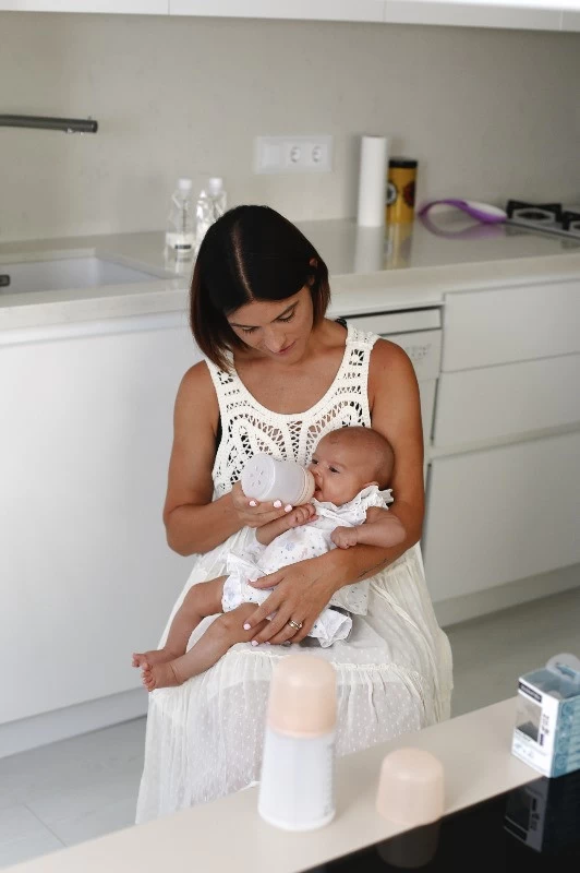 Suavinex Zero.Zero Anti-Colic Medium Flow Zuigfles 270ml SXZBRF050012 7 Suavinex Zero.Zero Anti-Colic Medium Flow Zuigfles 270ml SXZBRF050012 - Afbeelding 5